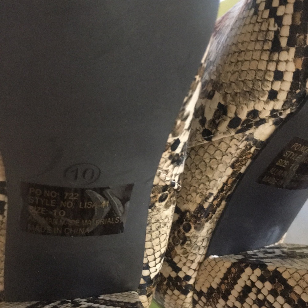Ladies python print booties - Picture 5 of 6